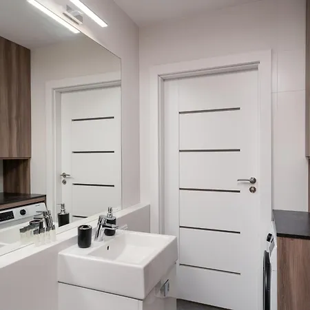 Apartamento Apartwro 7th - Square, Railway Station *