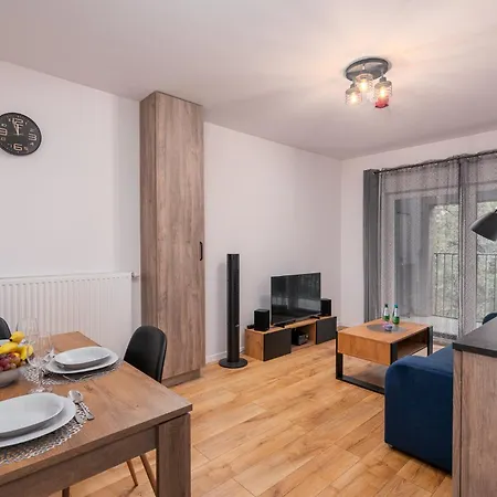 Apartwro 7th - Square, Railway Station Apartment *